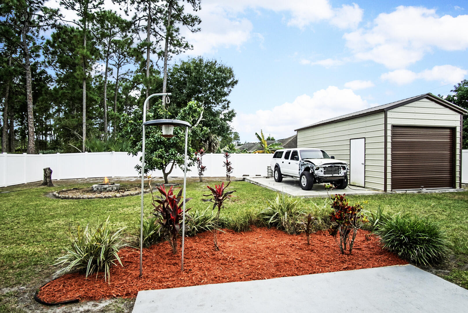 1682 SW Lofgren Avenue