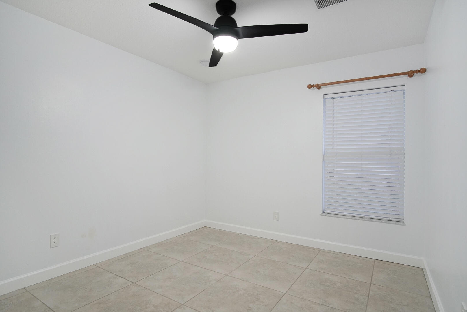 1682 SW Lofgren Avenue