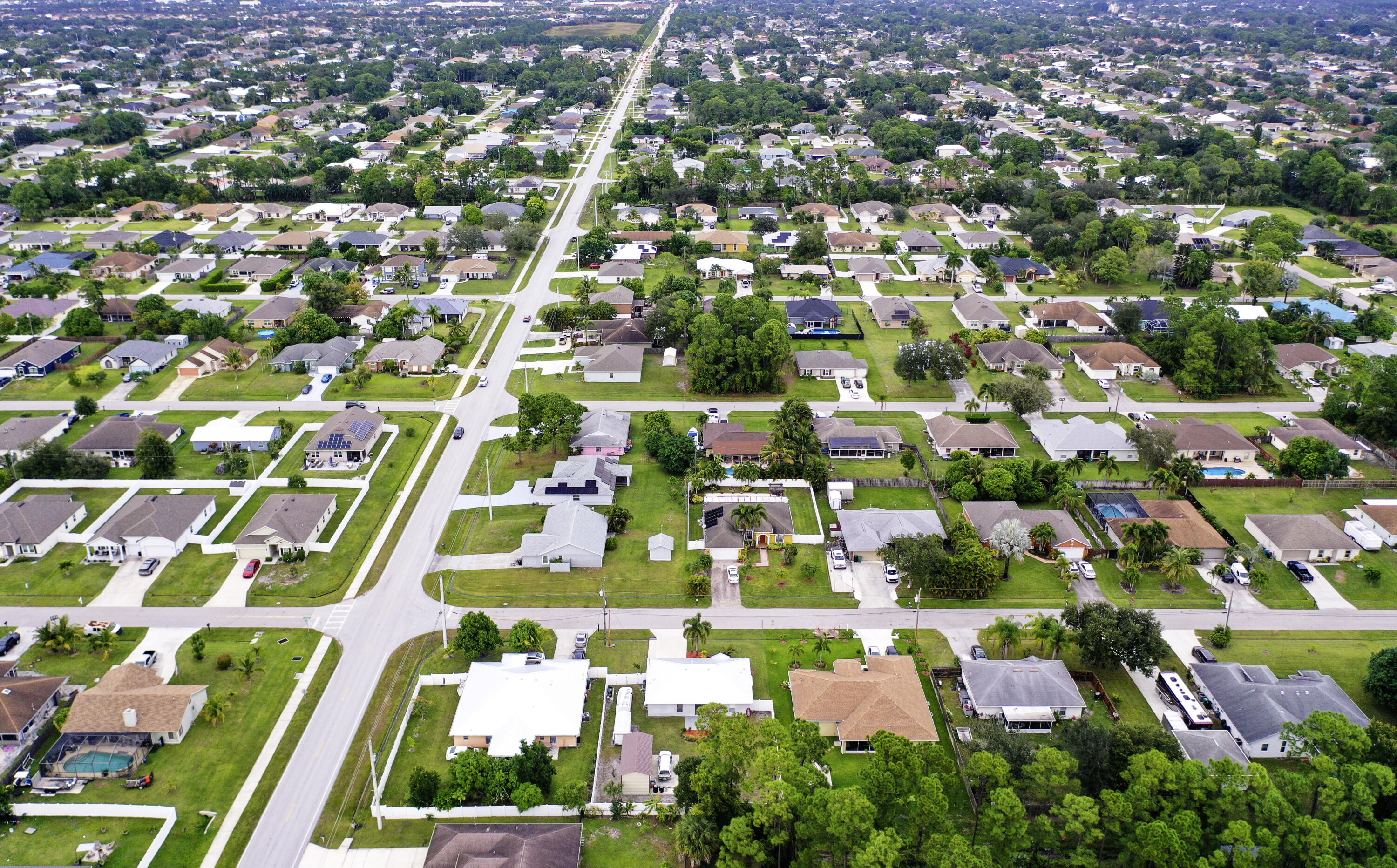 1682 SW Lofgren Avenue