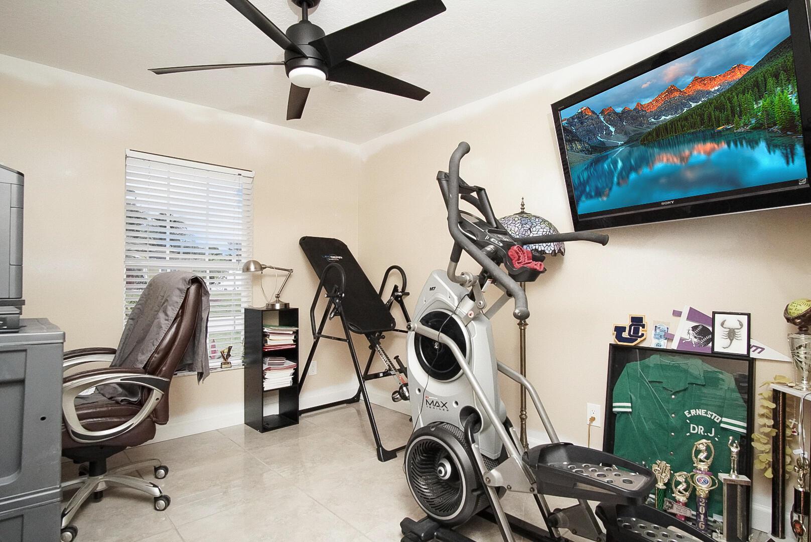 1682 SW Lofgren Avenue