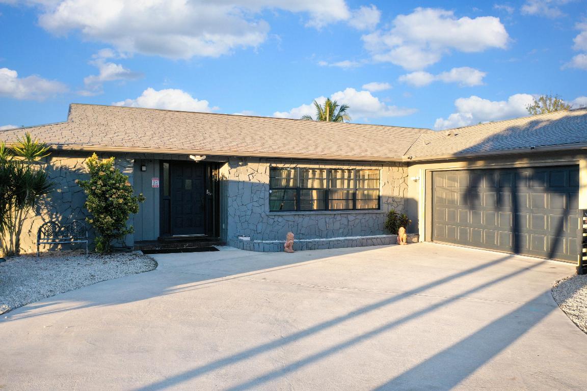 1149 SE Menores Avenue