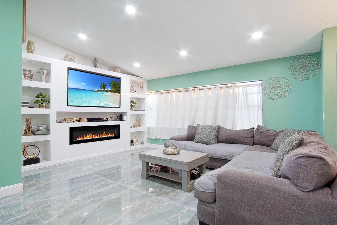 1149 SE Menores Avenue