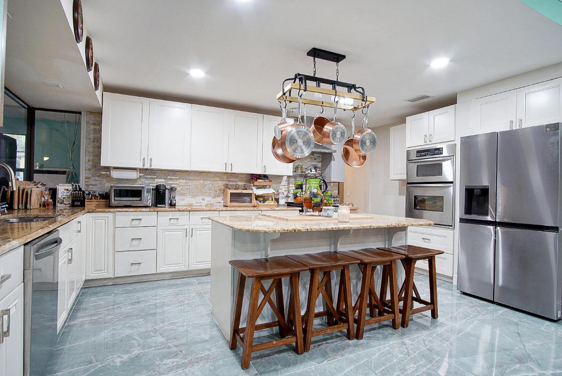 1149 SE Menores Avenue