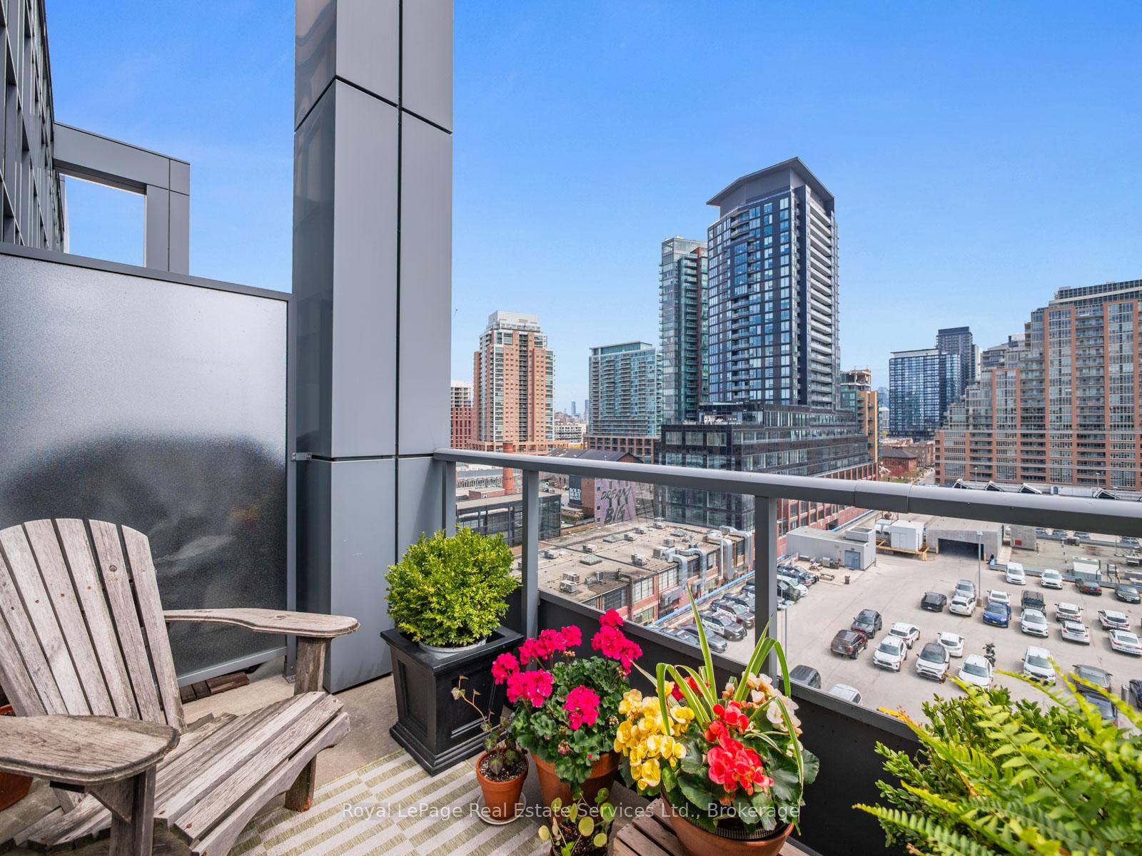 5 Hanna Avenue 729