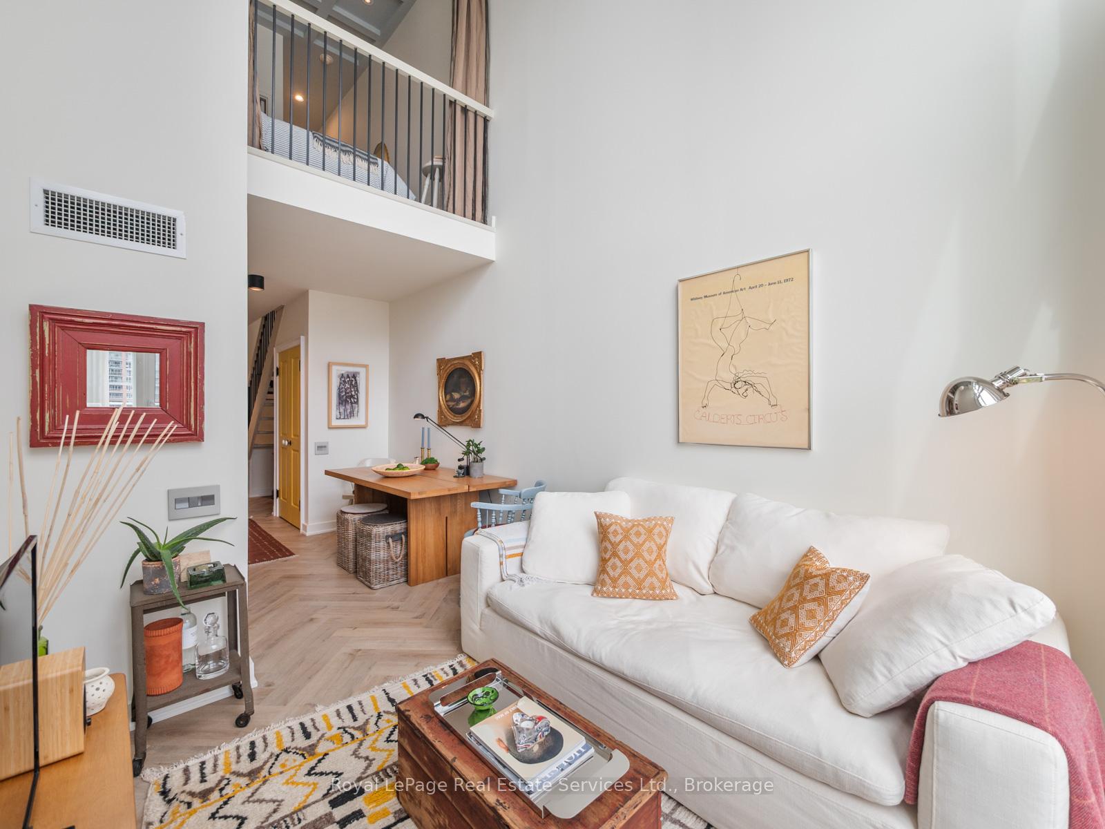 5 Hanna Avenue 729