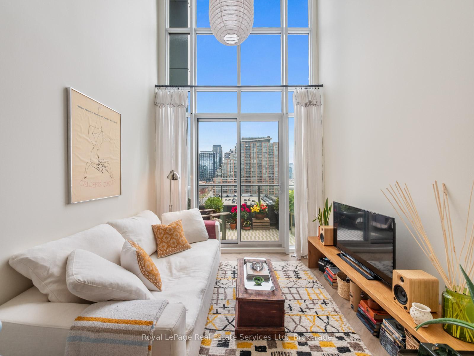5 Hanna Avenue 729
