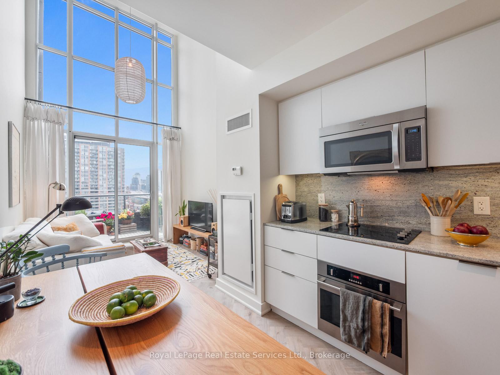 5 Hanna Avenue 729