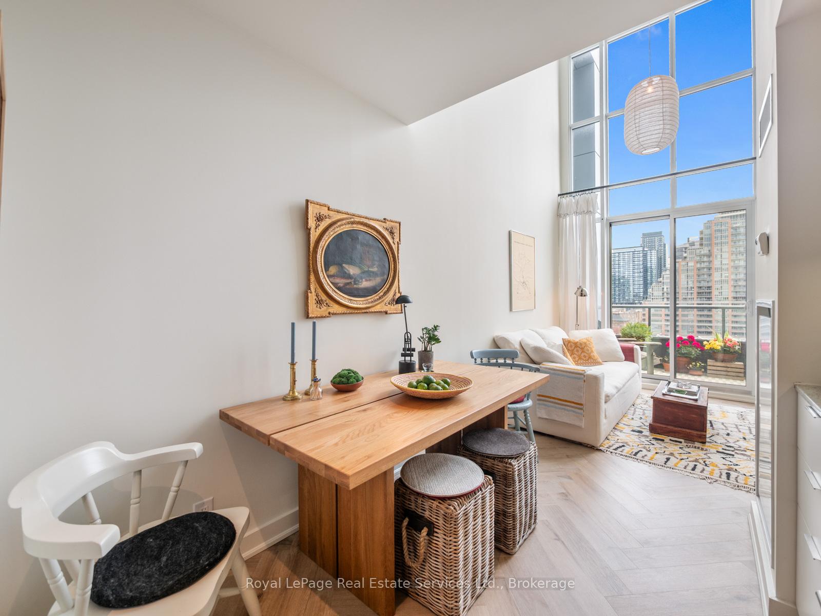 5 Hanna Avenue 729