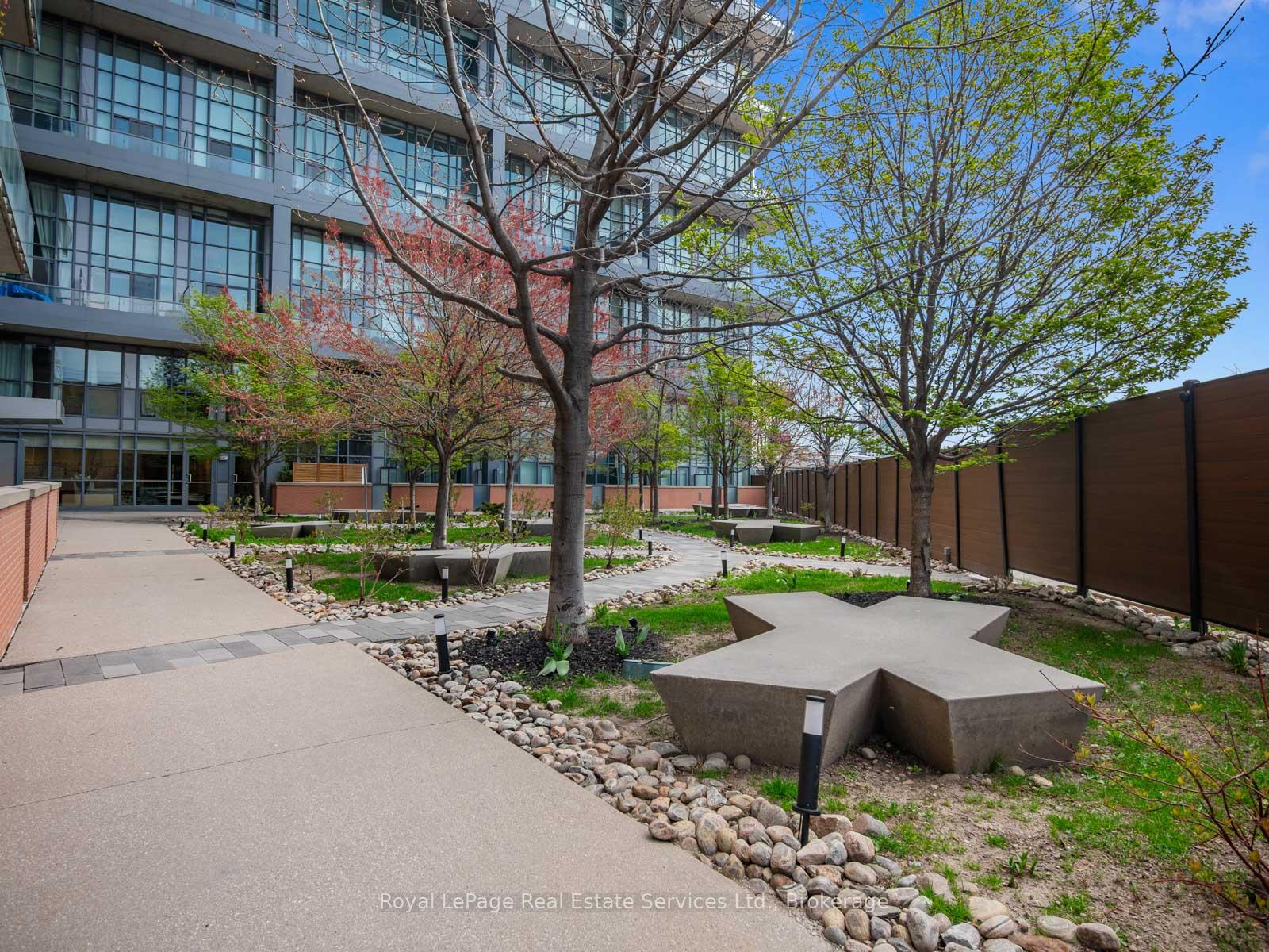 5 Hanna Avenue 729