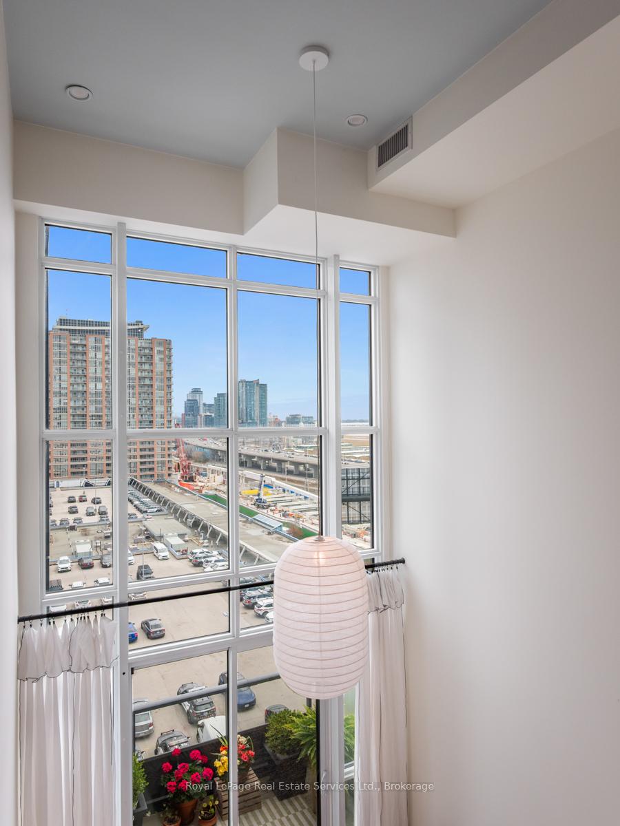5 Hanna Avenue 729