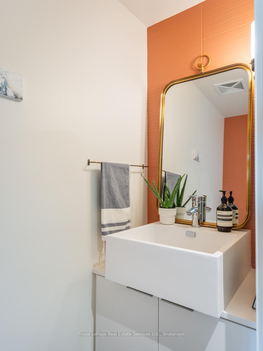 5 Hanna Avenue 729
