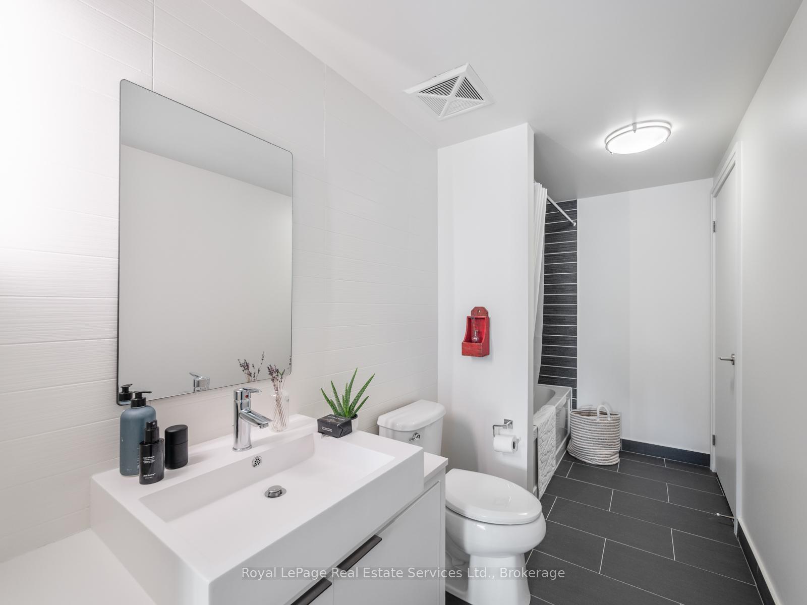 5 Hanna Avenue 729