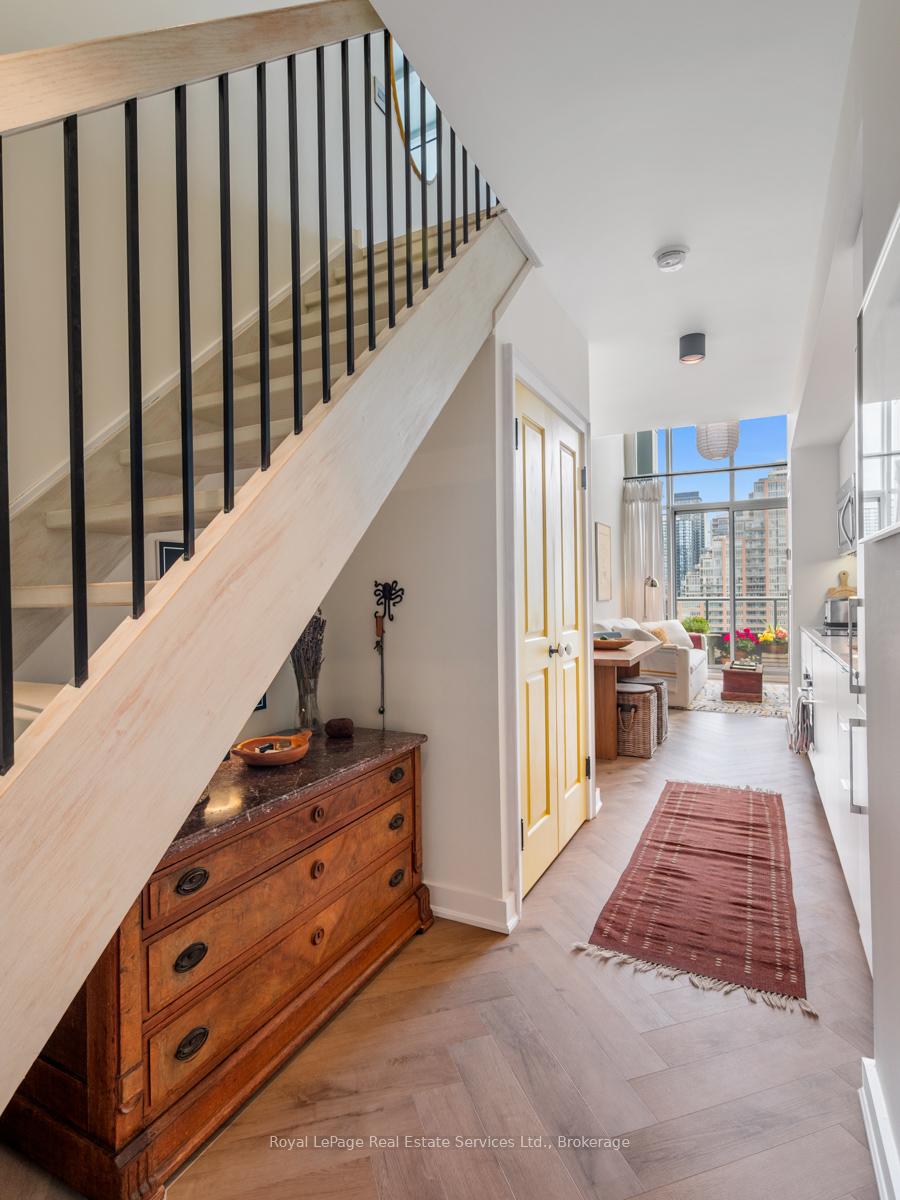 5 Hanna Avenue 729