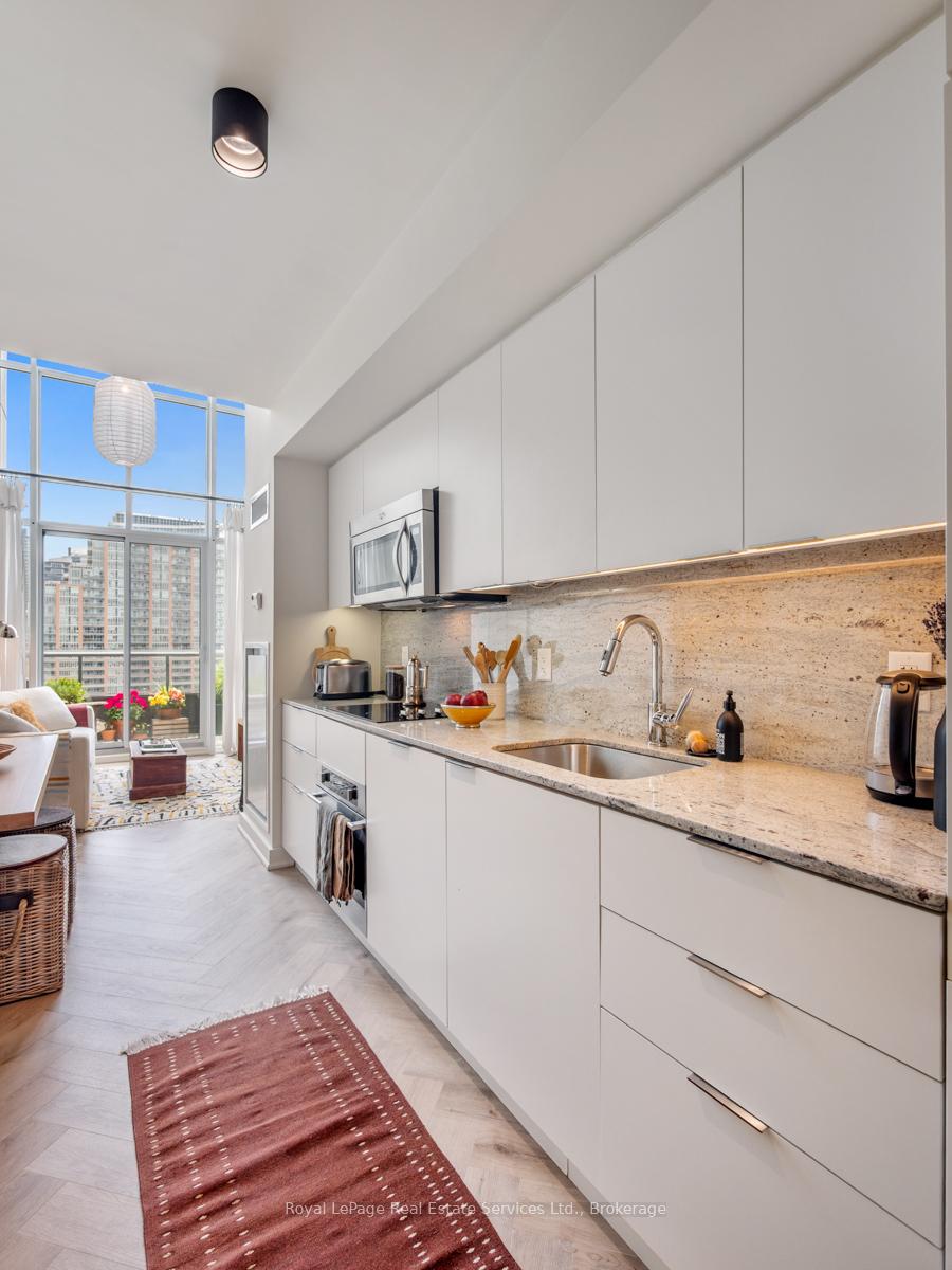 5 Hanna Avenue 729