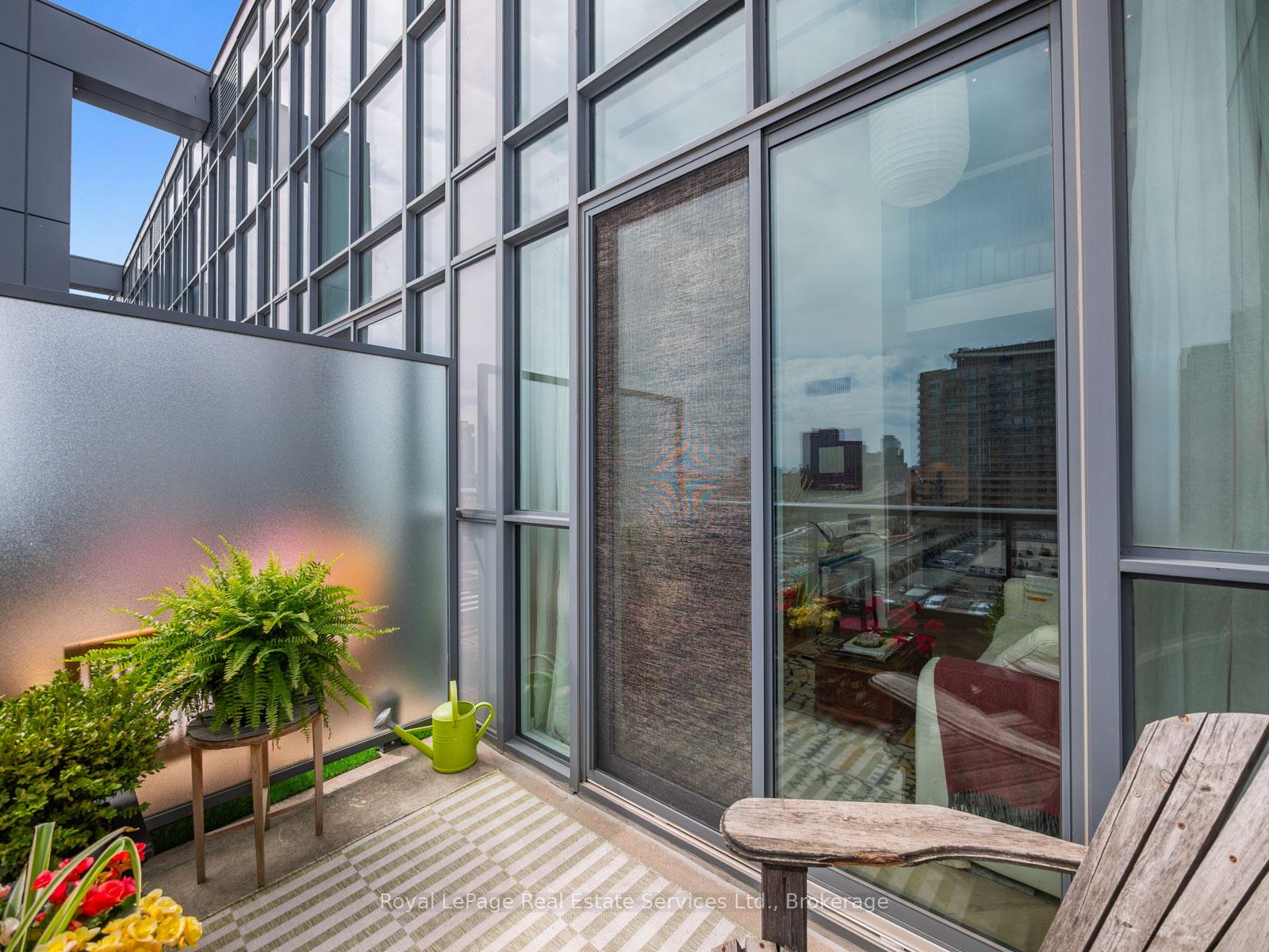 5 Hanna Avenue 729