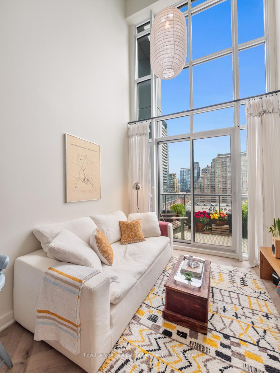 5 Hanna Avenue 729