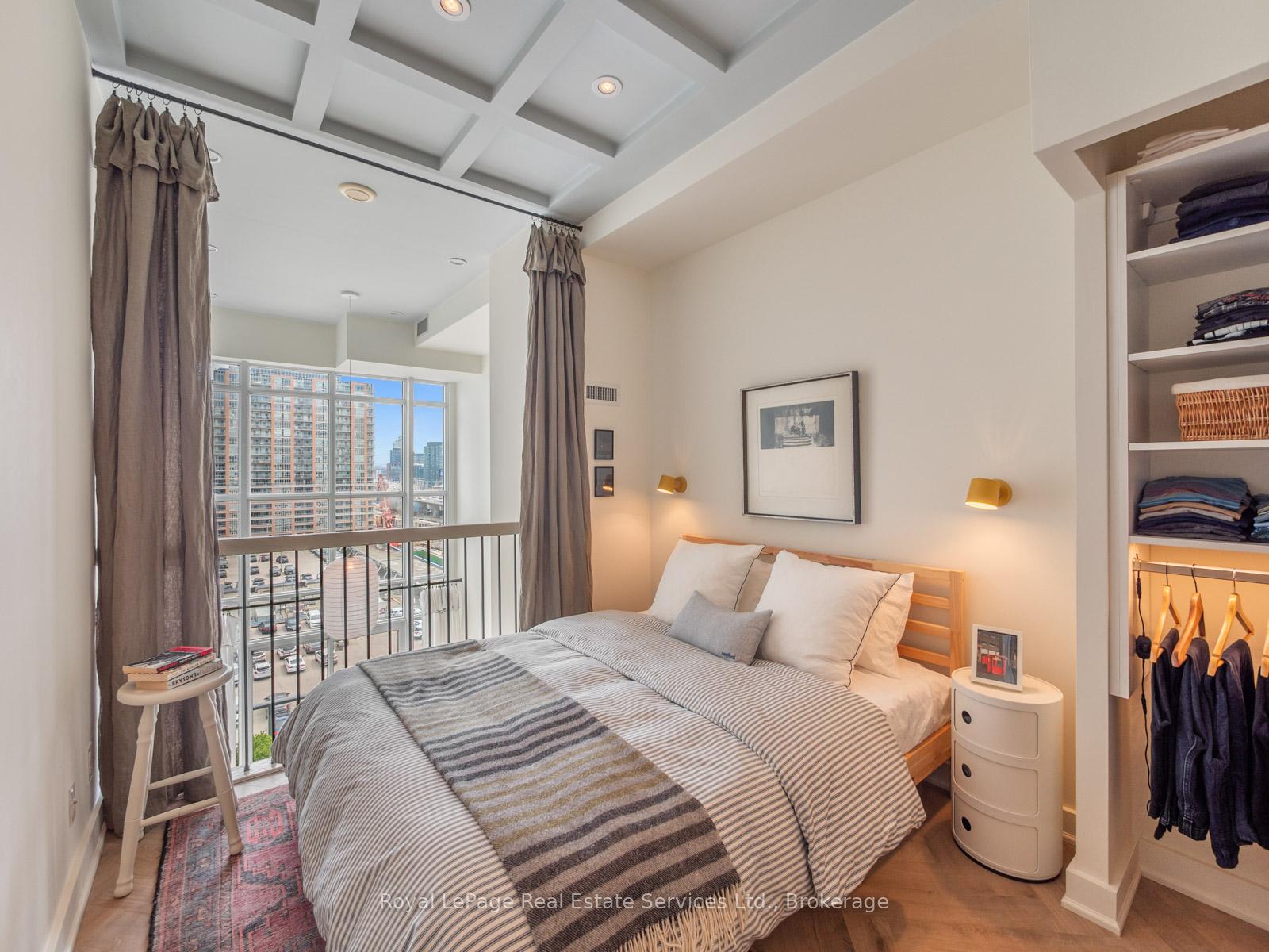 5 Hanna Avenue 729