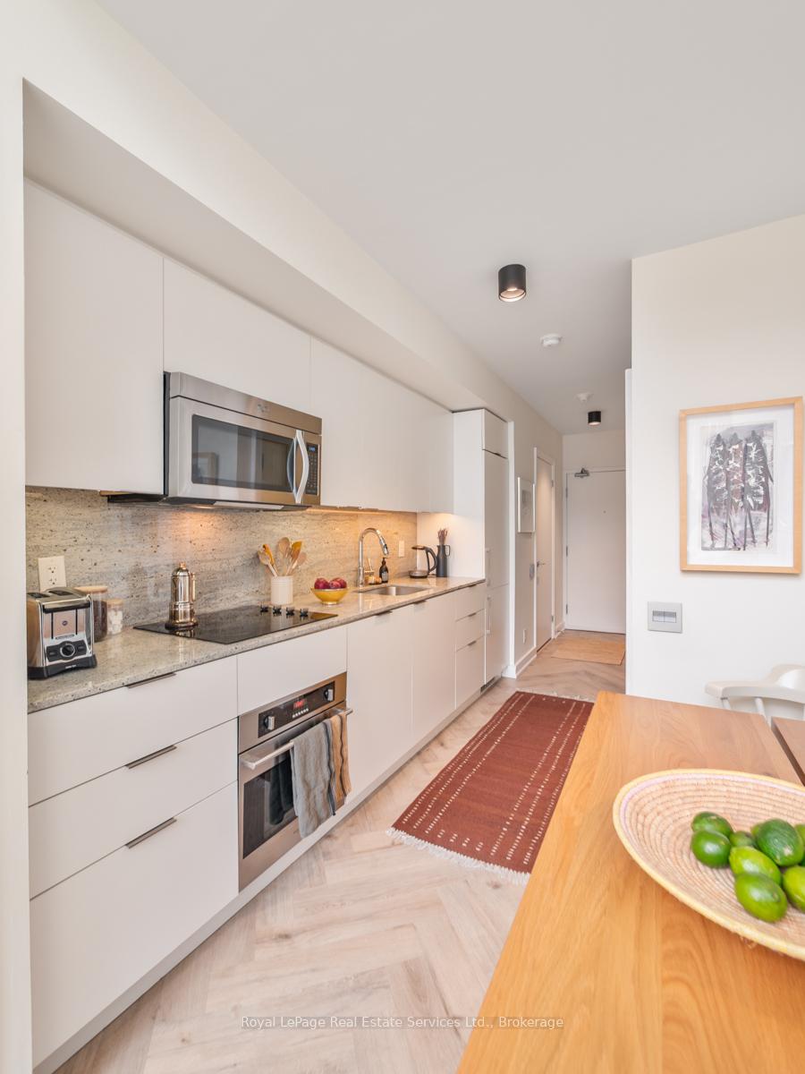 5 Hanna Avenue 729