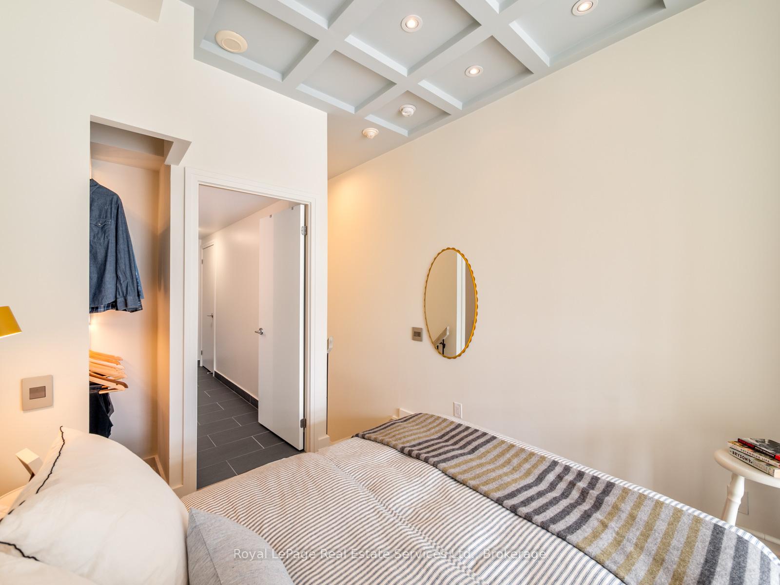 5 Hanna Avenue 729