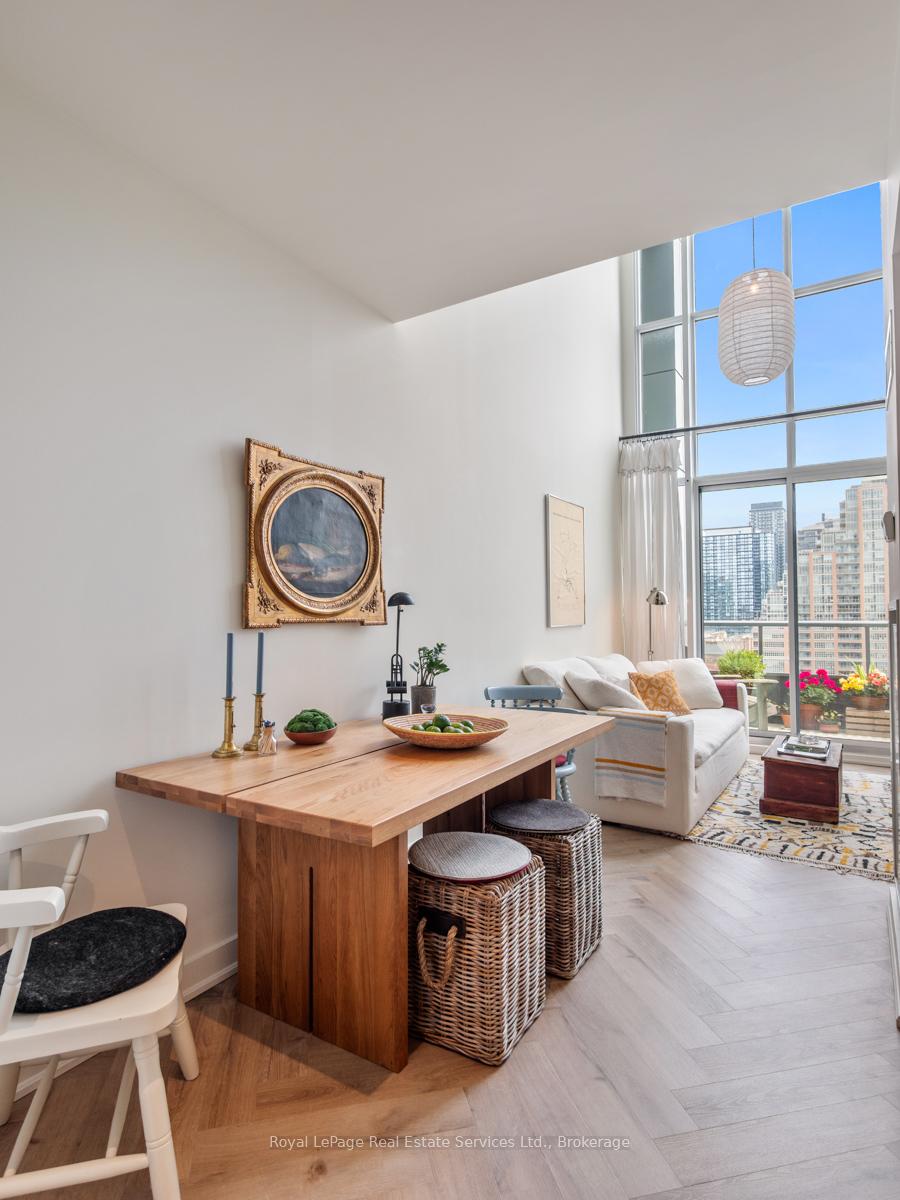 5 Hanna Avenue 729