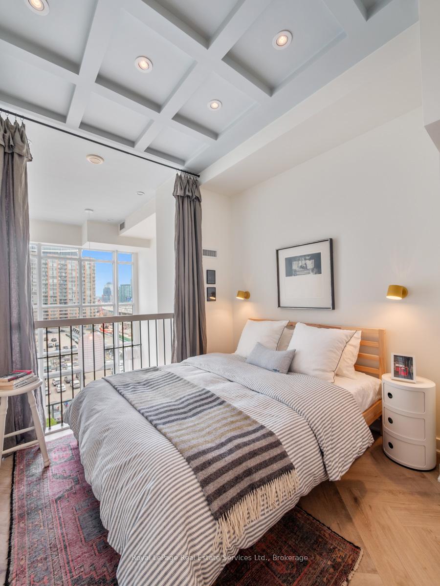 5 Hanna Avenue 729