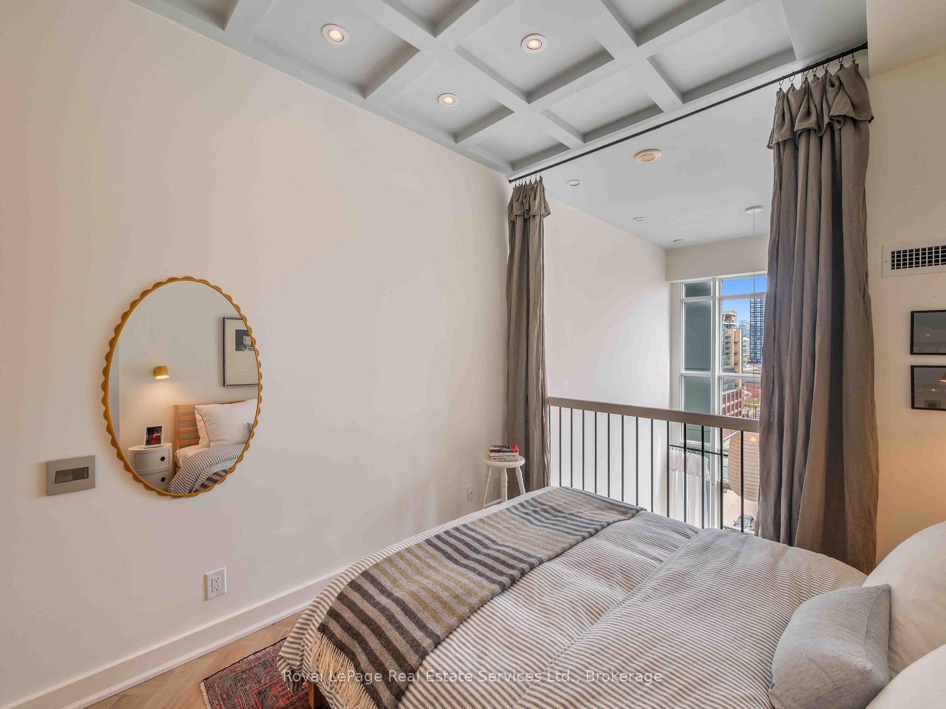5 Hanna Avenue 729