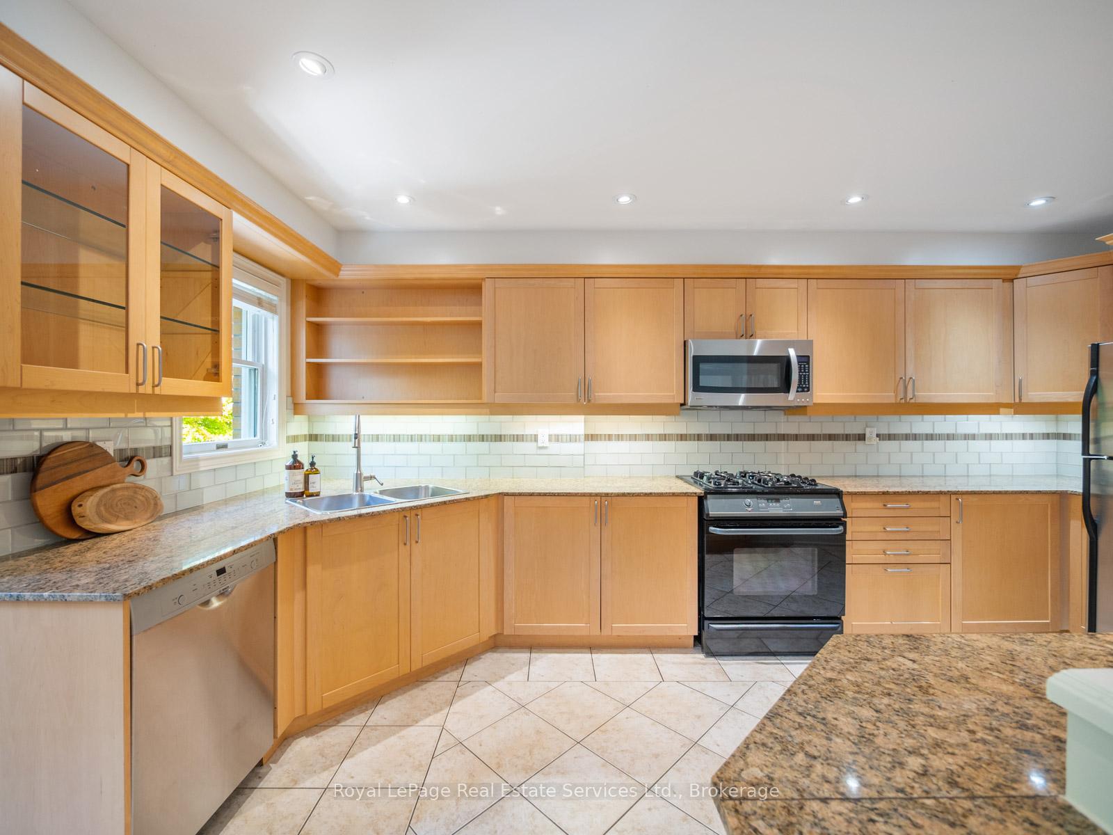 81 Brant Street