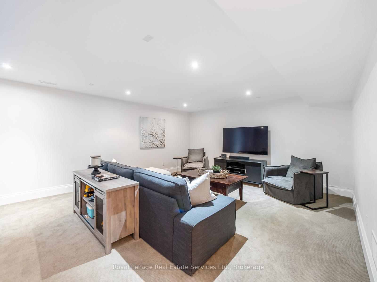 295 Maple Avenue