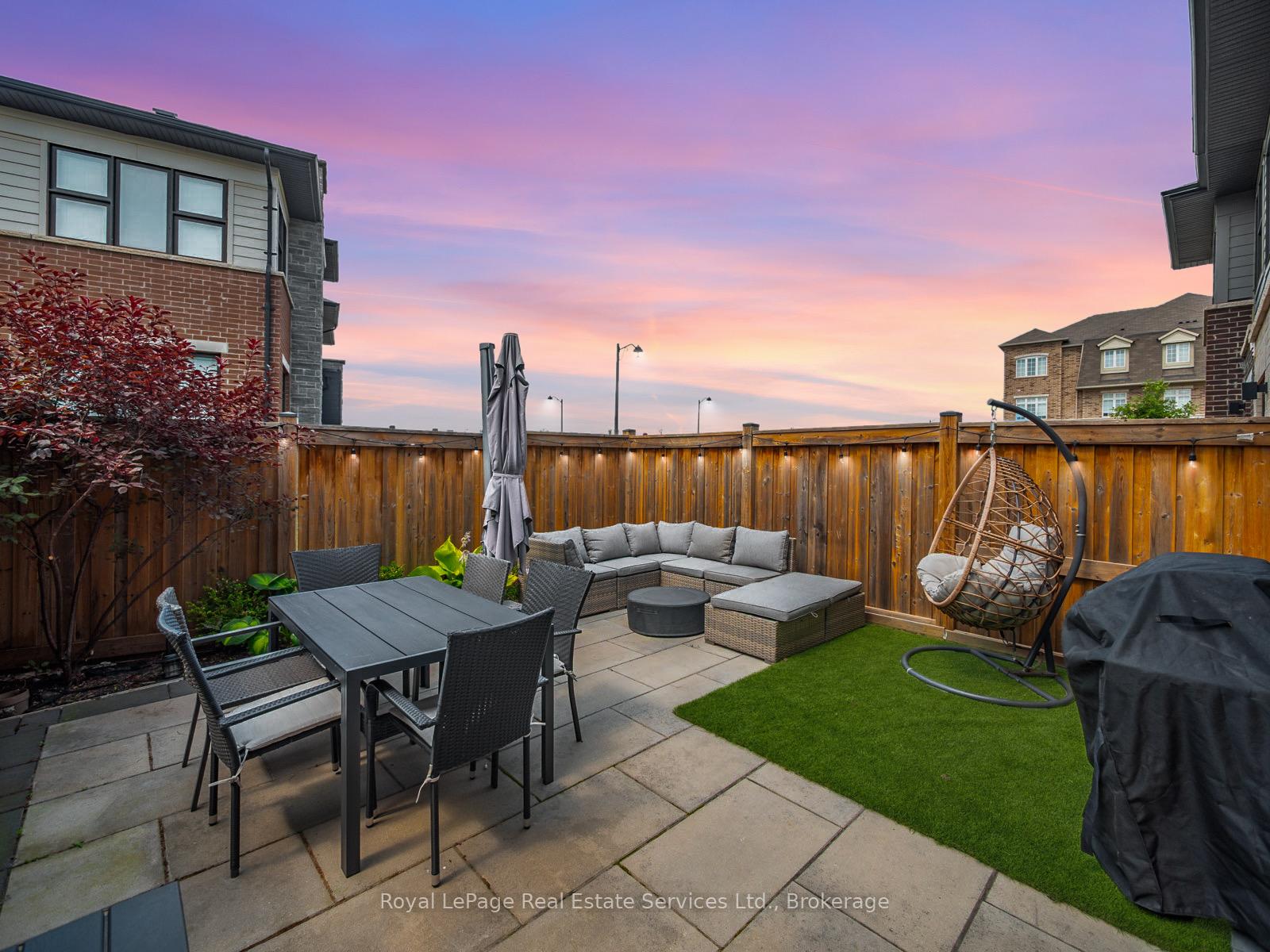 431 Athabasca Common