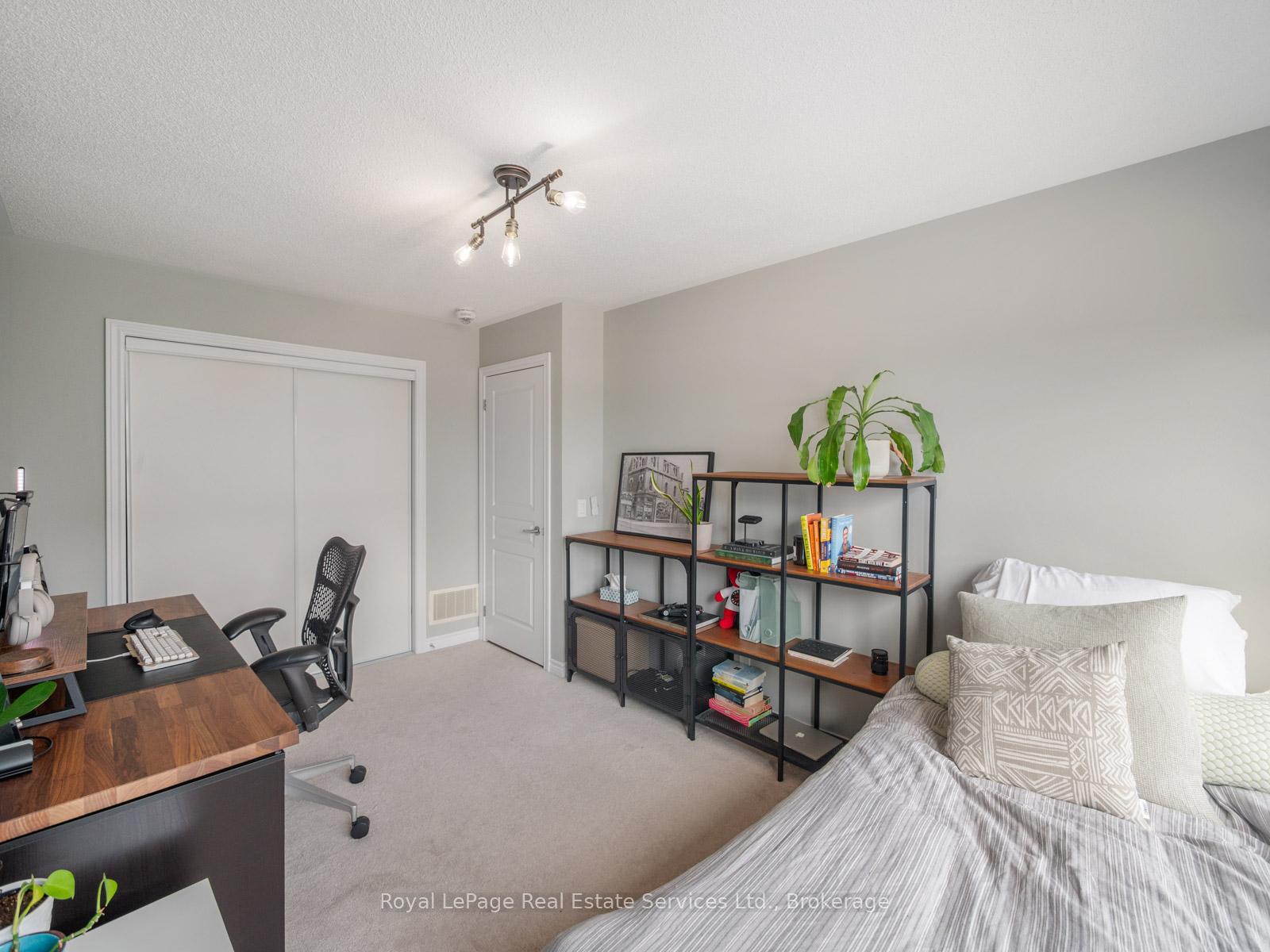 431 Athabasca Common