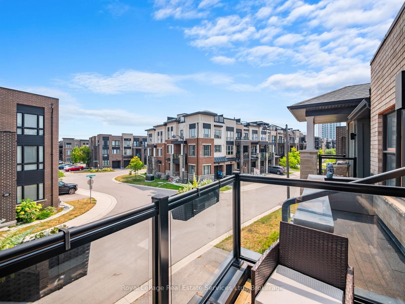 431 Athabasca Common