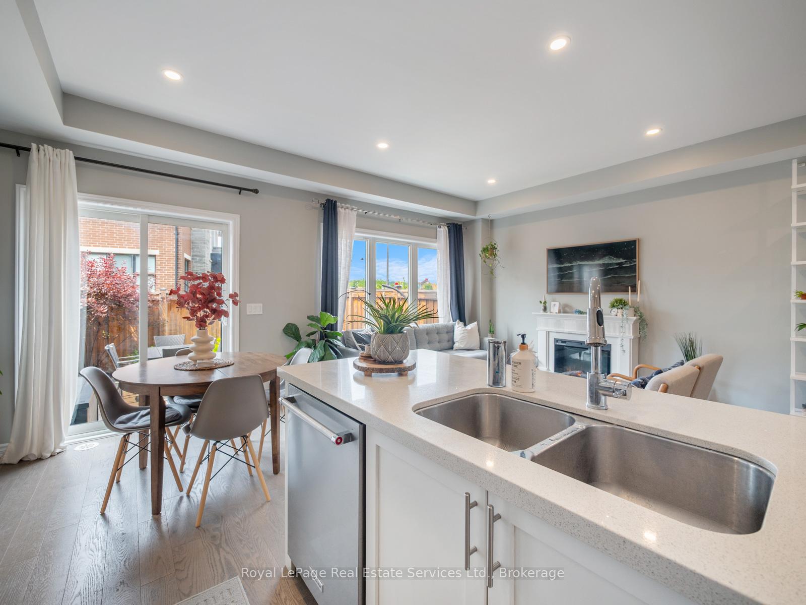 431 Athabasca Common