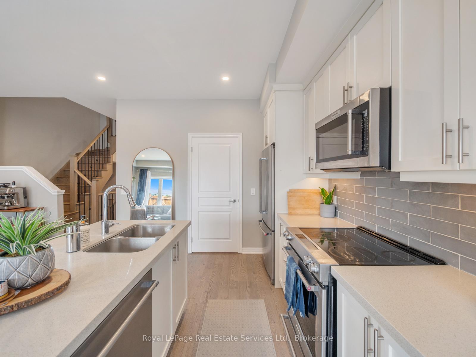 431 Athabasca Common