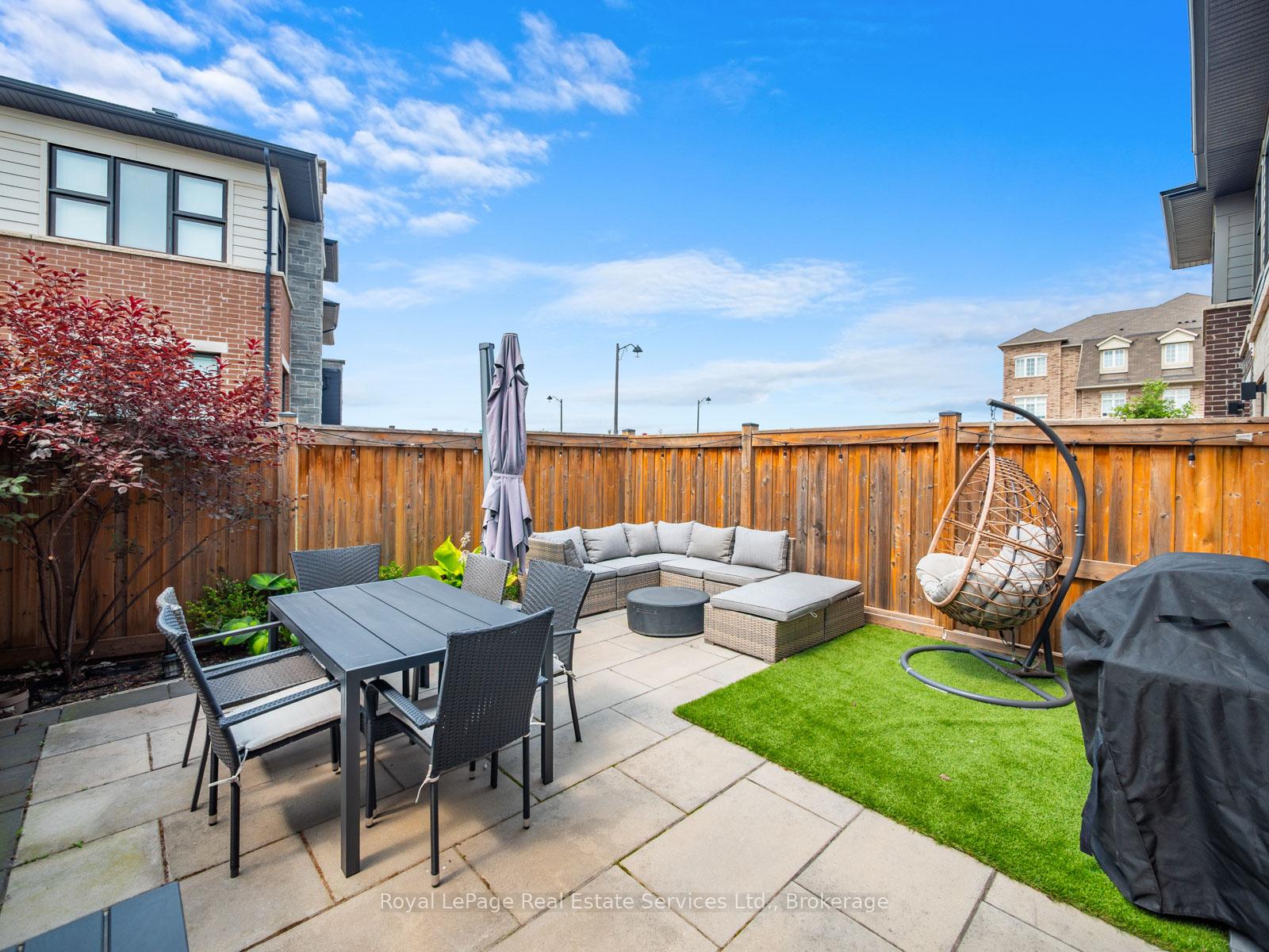 431 Athabasca Common