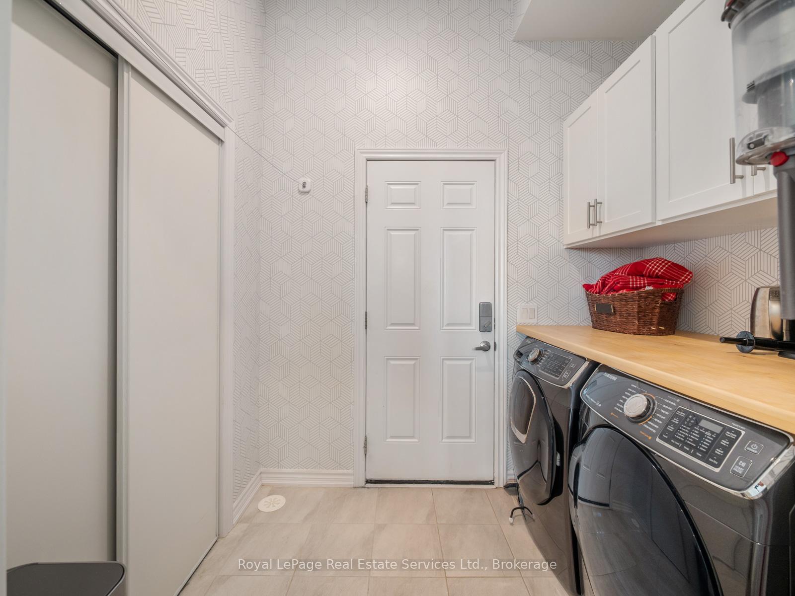 431 Athabasca Common