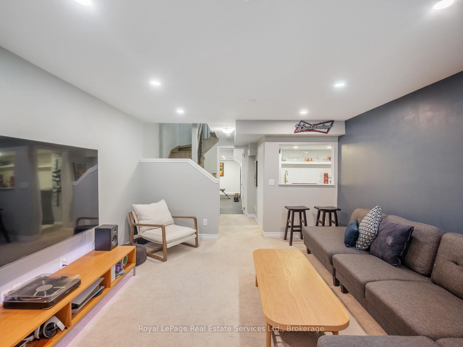 431 Athabasca Common