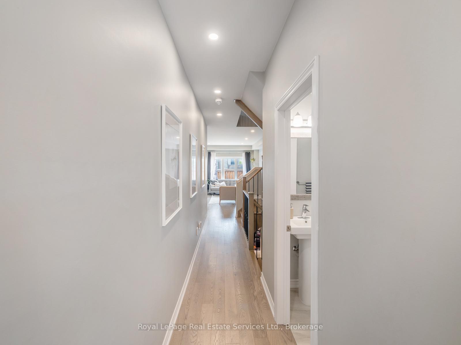 431 Athabasca Common