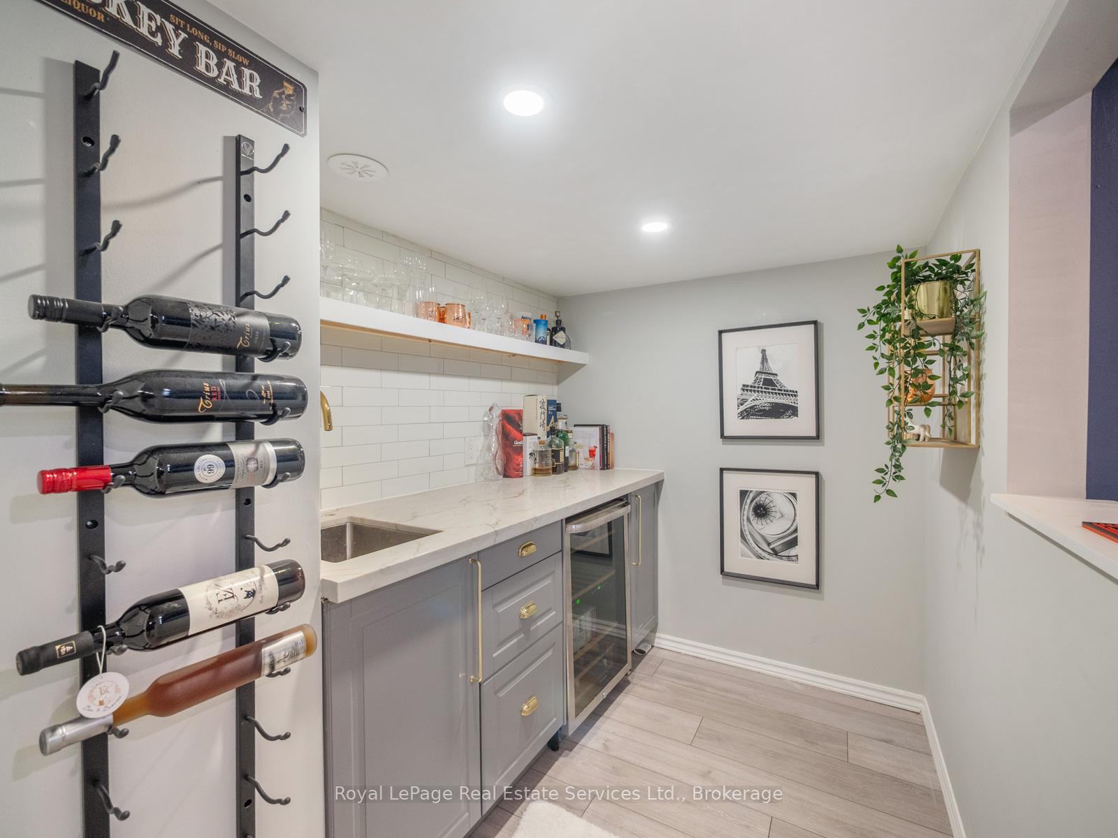 431 Athabasca Common