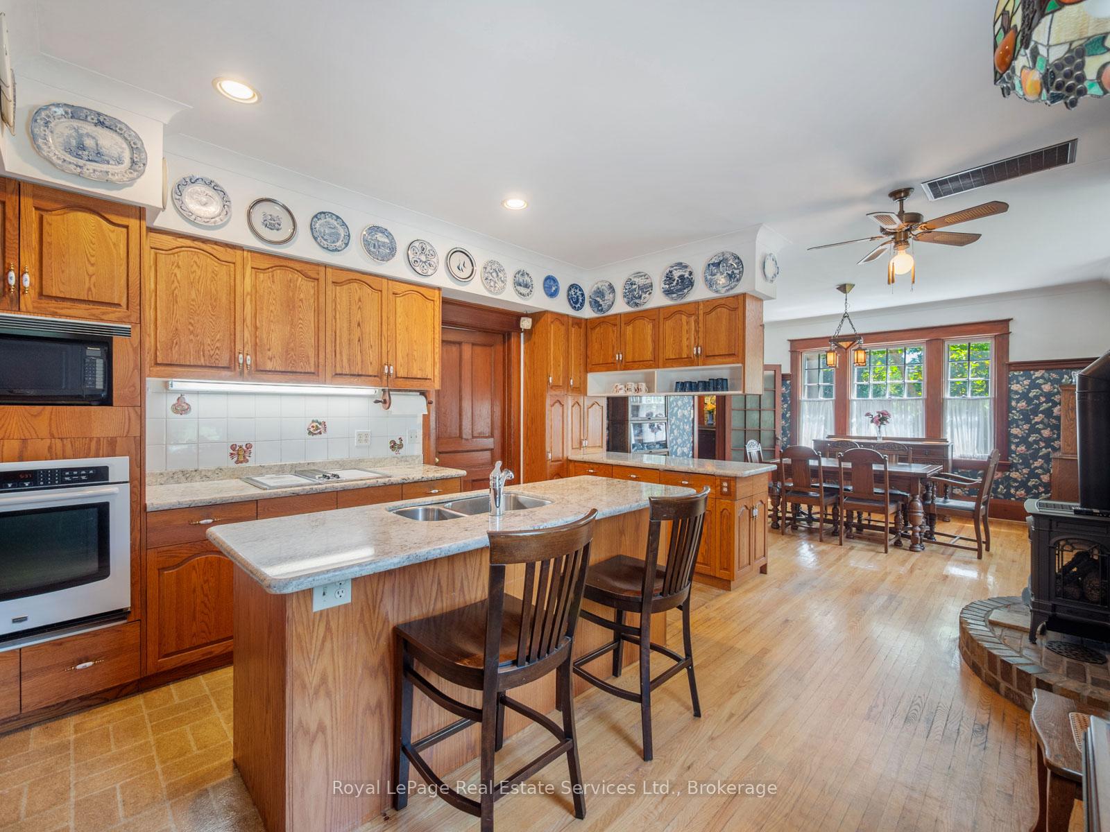 3175 Lakeshore Road W