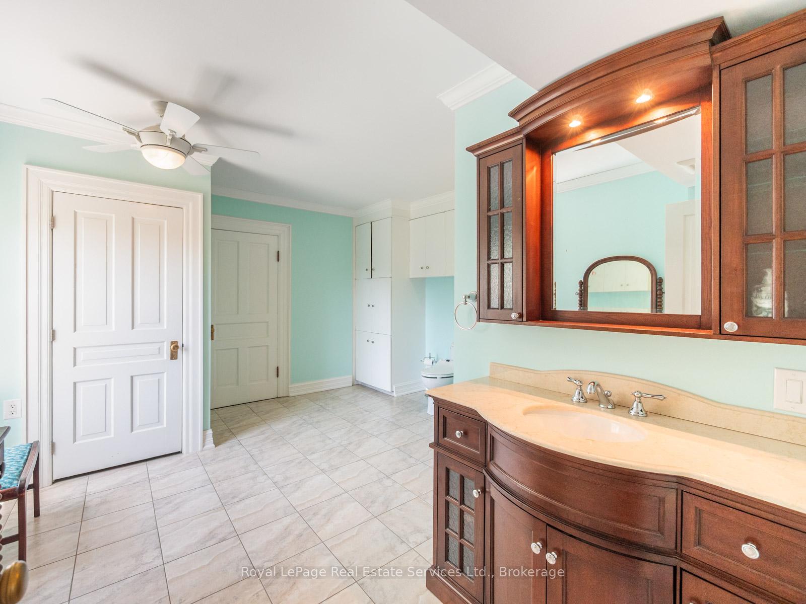 3175 Lakeshore Road W