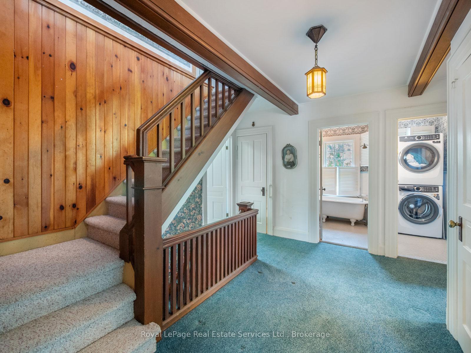 3175 Lakeshore Road W