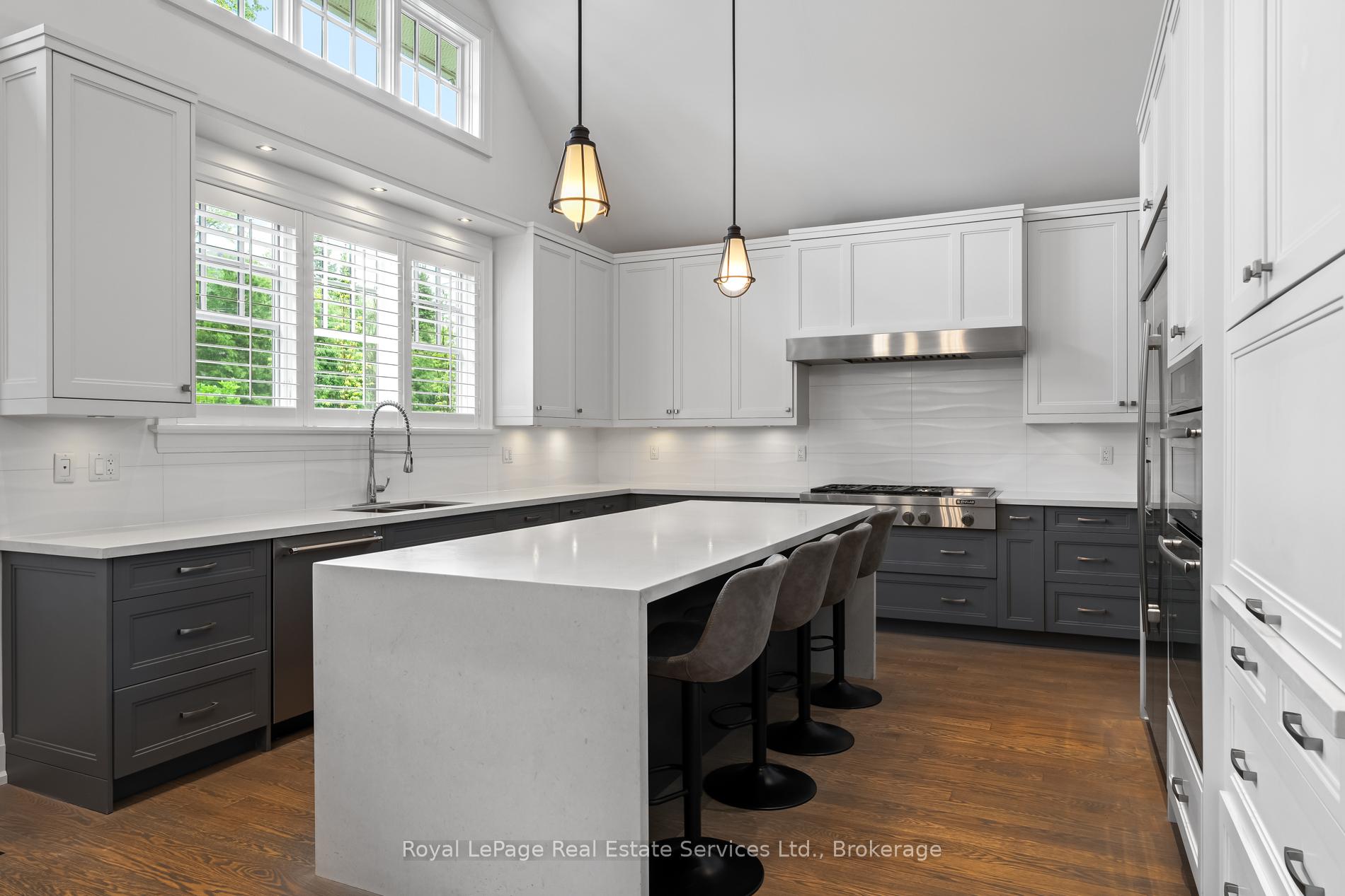 231 Cherryhill Road, Oakville, ON L6L 3E3, Oakville ON, L6L 3E3