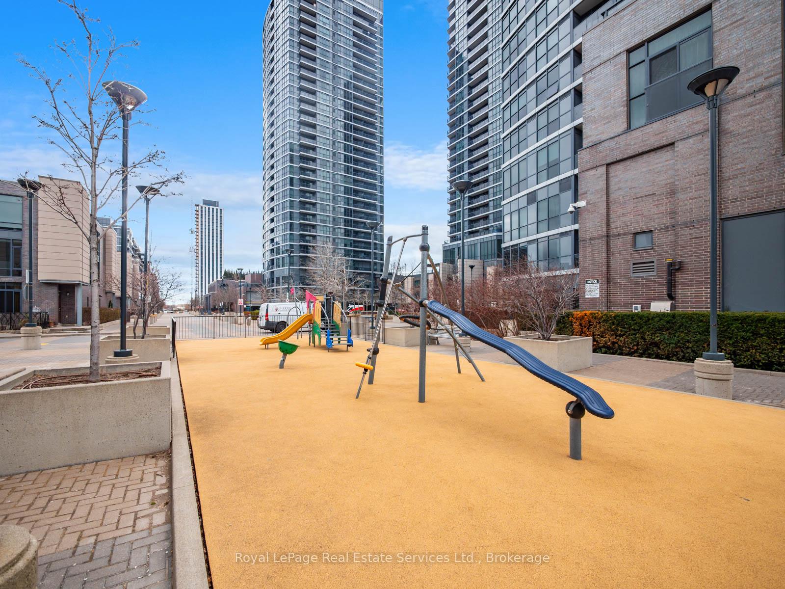 9 Valhalla Inn Road 2107, Toronto W08, ON M9B 1B2