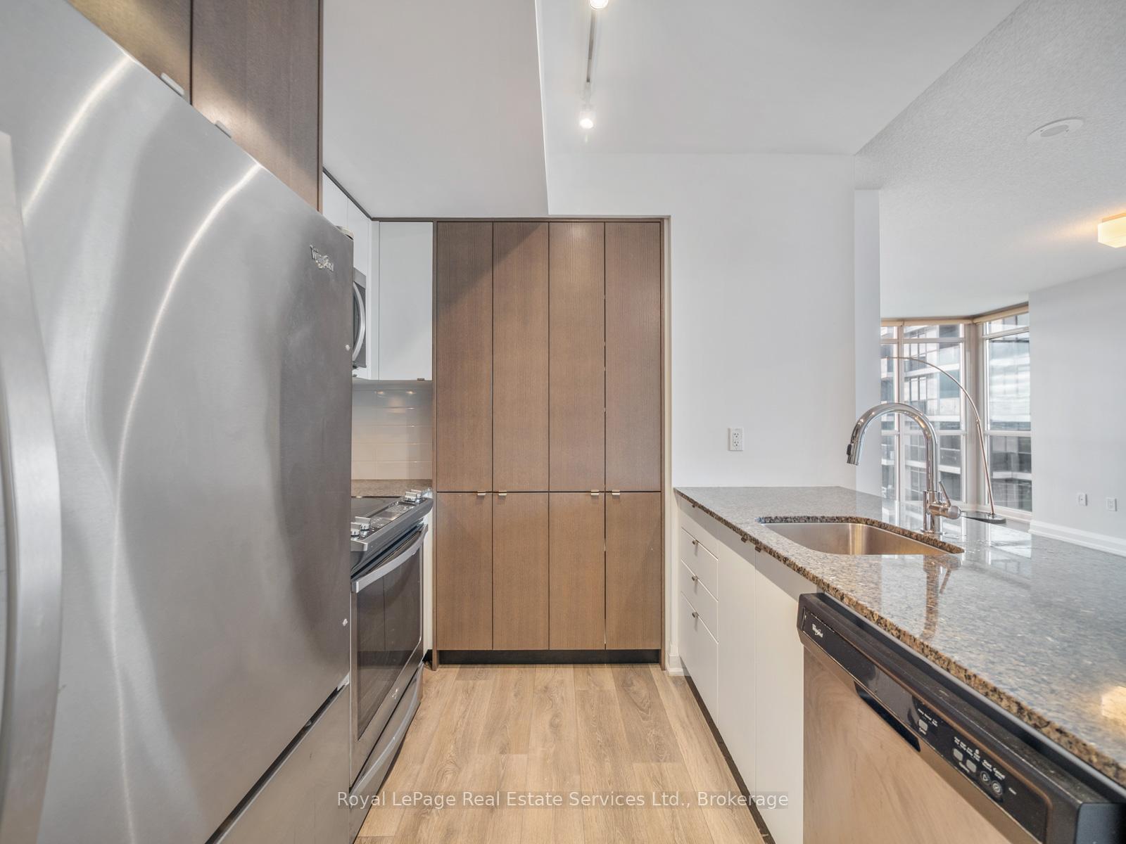 9 Valhalla Inn Road 2107, Toronto W08, ON M9B 1B2