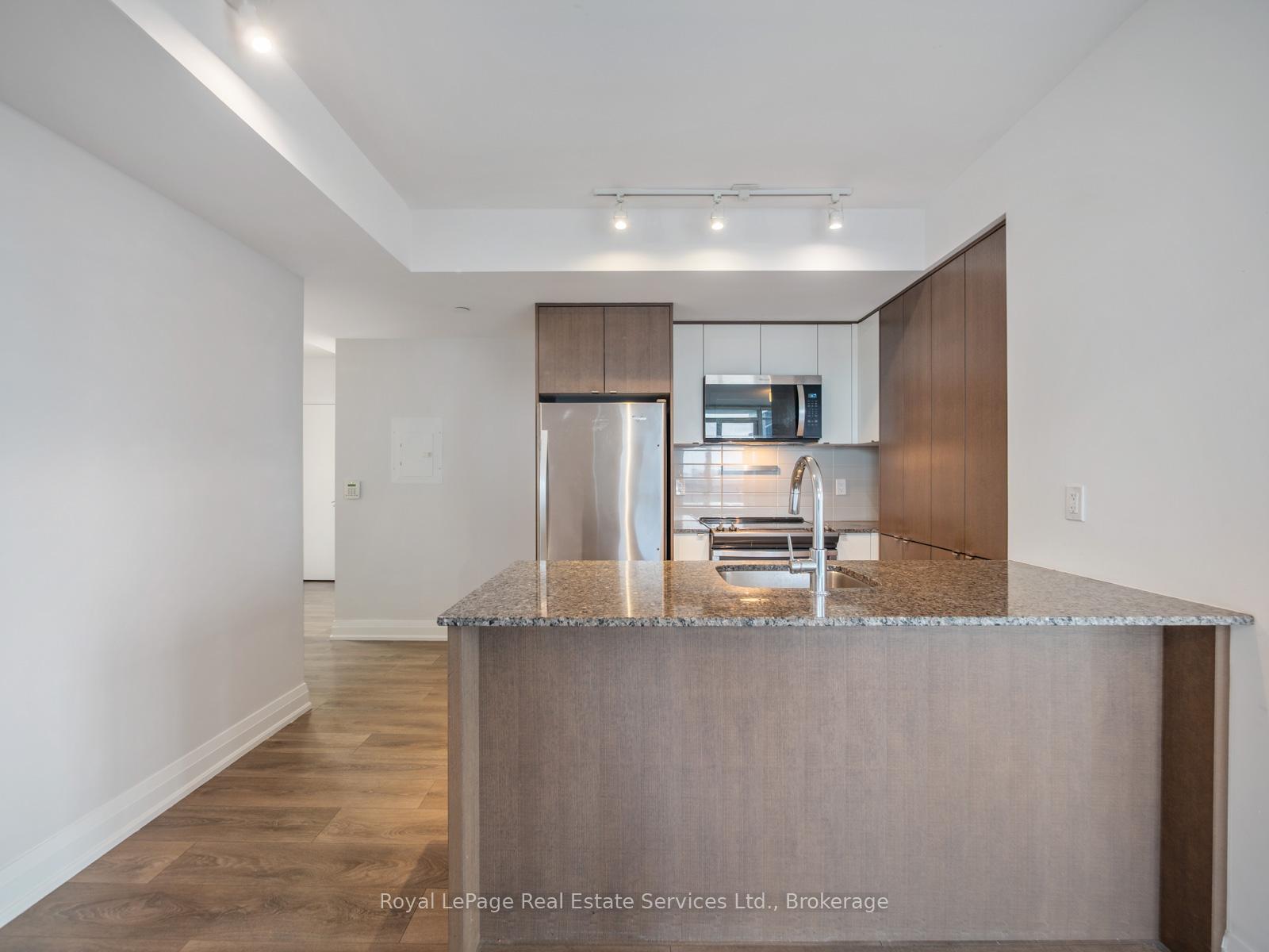 9 Valhalla Inn Road 2107, Toronto W08, ON M9B 1B2