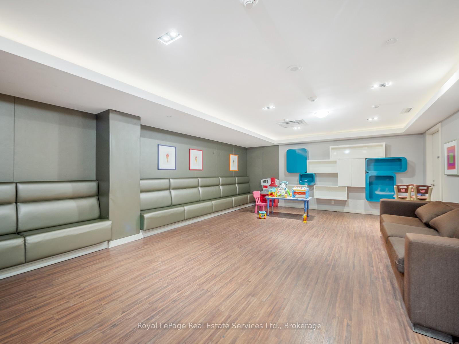 9 Valhalla Inn Road 2107, Toronto W08, ON M9B 1B2