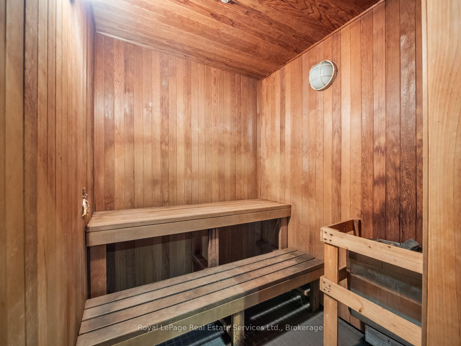 9 Valhalla Inn Road 2107, Toronto W08, ON M9B 1B2