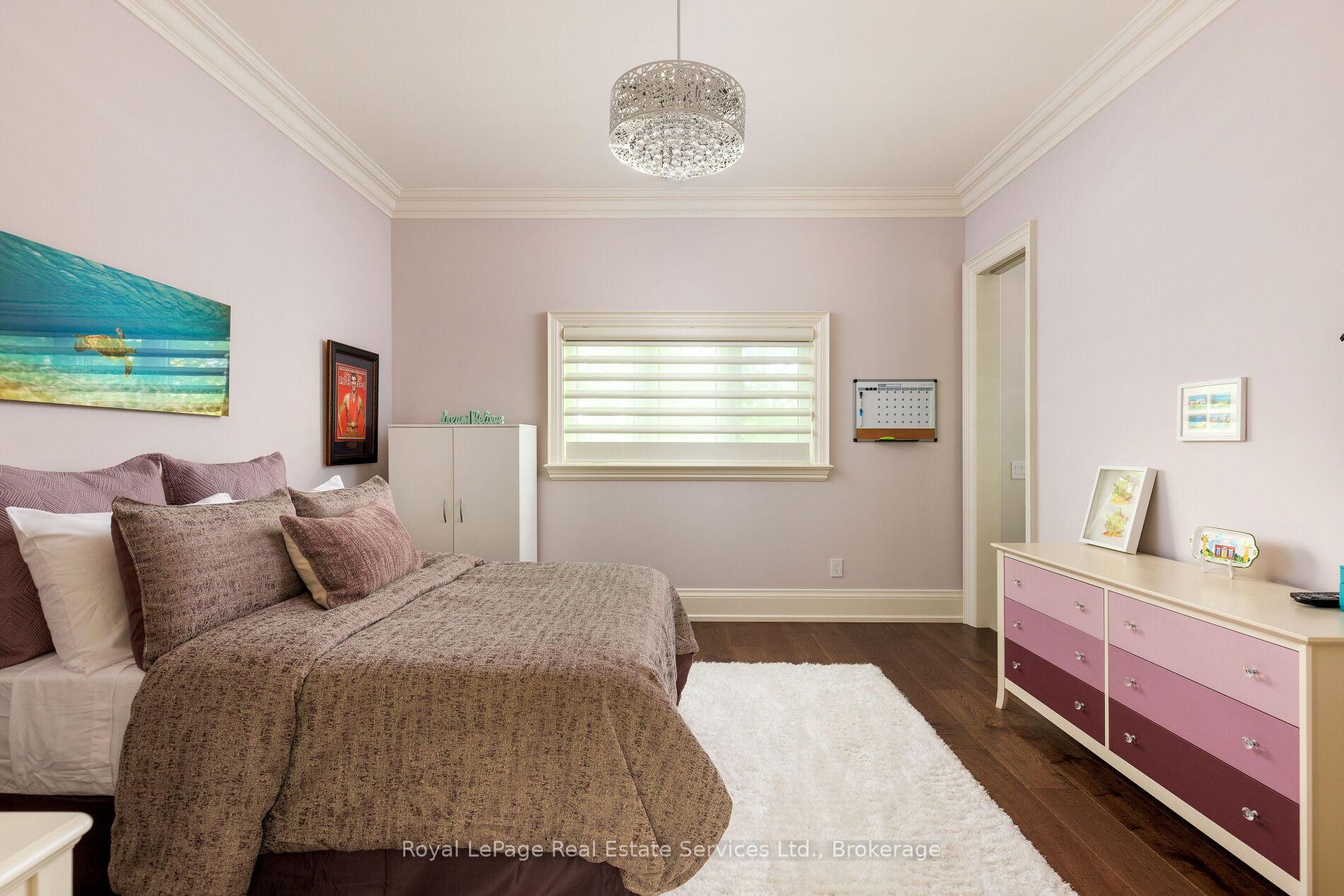 456 Lakeshore Road W 5