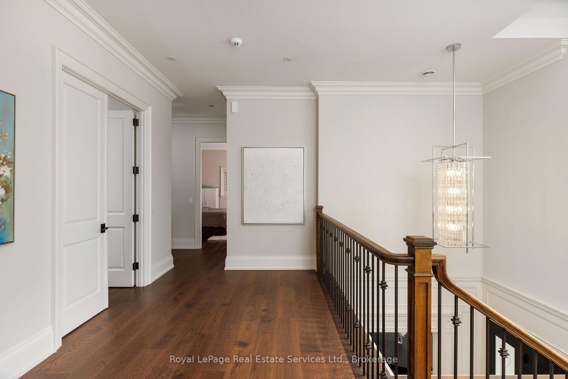 456 Lakeshore Road W 5