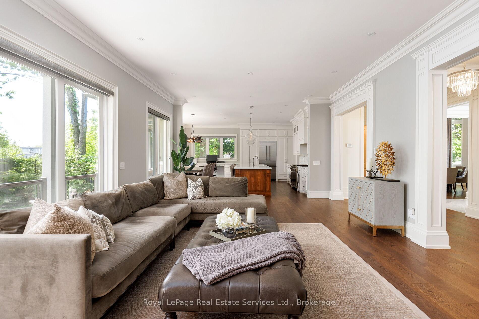 456 Lakeshore Road W 5